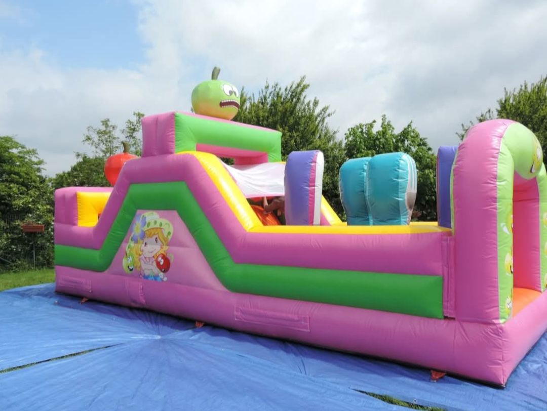 Structure gonflable Charlotte aux Fraises