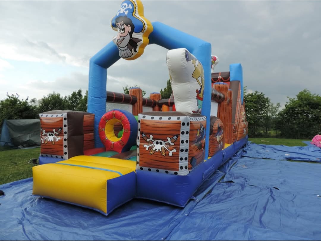 Structure gonflable pirate